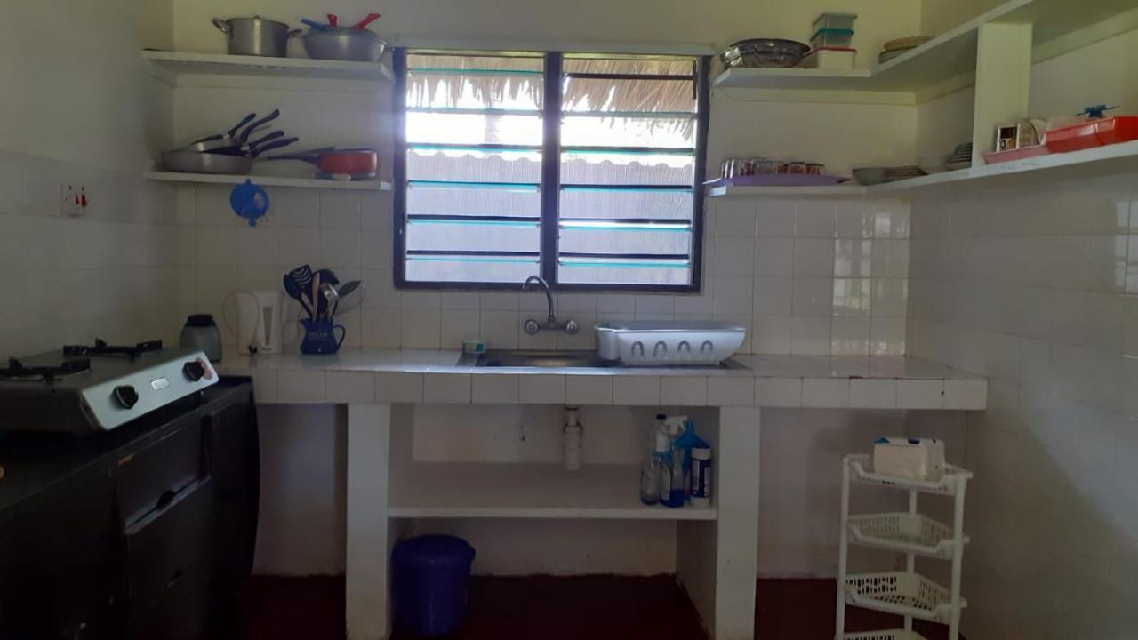 Les Datchi Cottages Diani Beach Extérieur photo