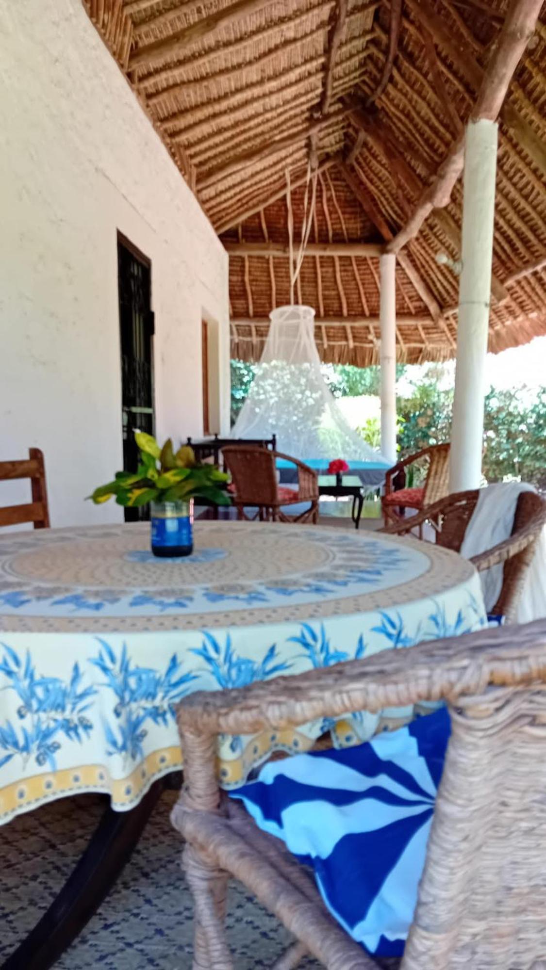 Les Datchi Cottages Diani Beach Extérieur photo